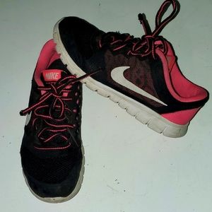 Nike girls 1Y pink and black sneakers